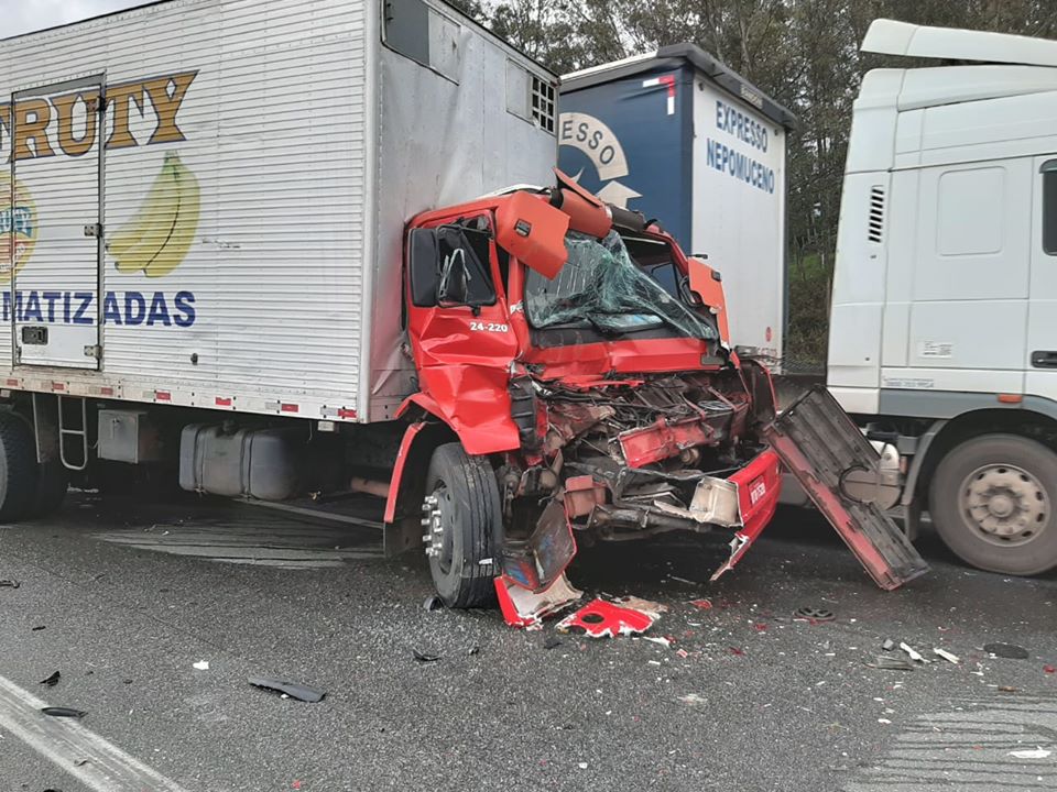 Engavetamento Deixa Feridos Na BR 381 Em Oliveira