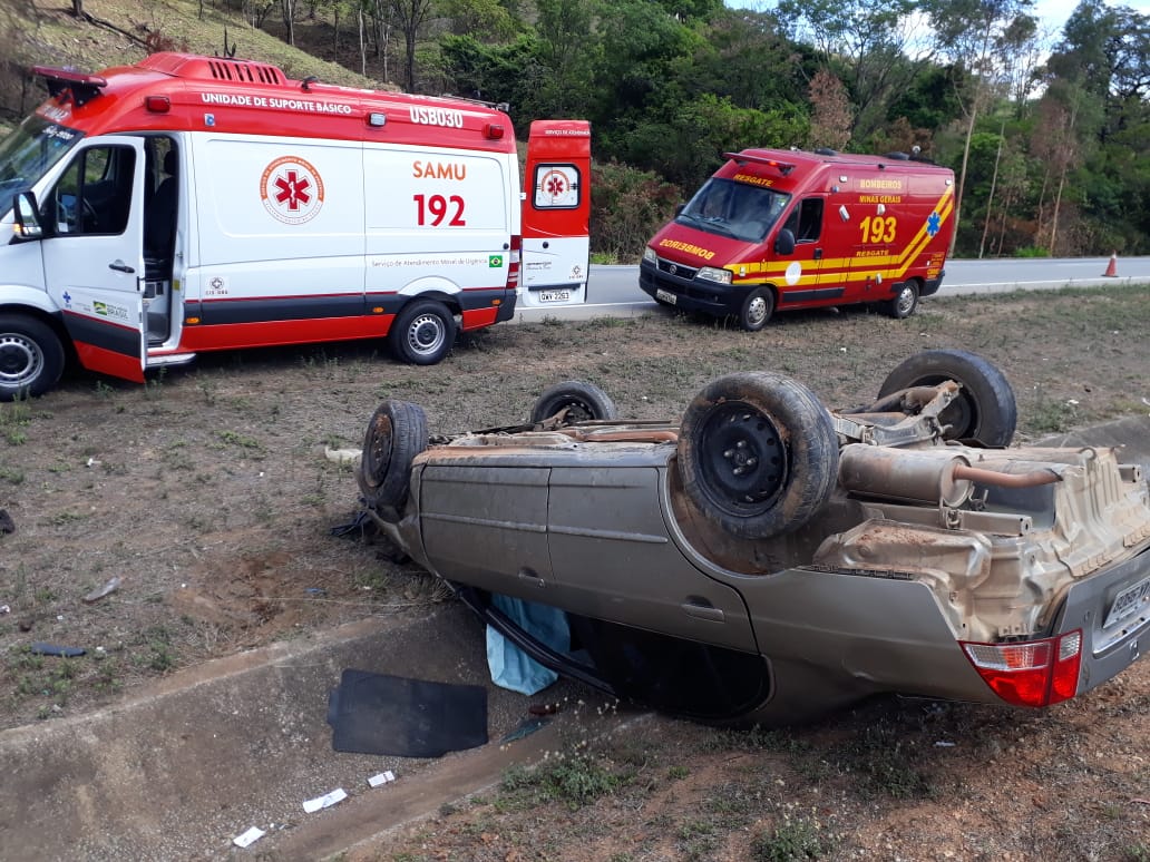 Capotamento Deixa Dois Feridos Na Br