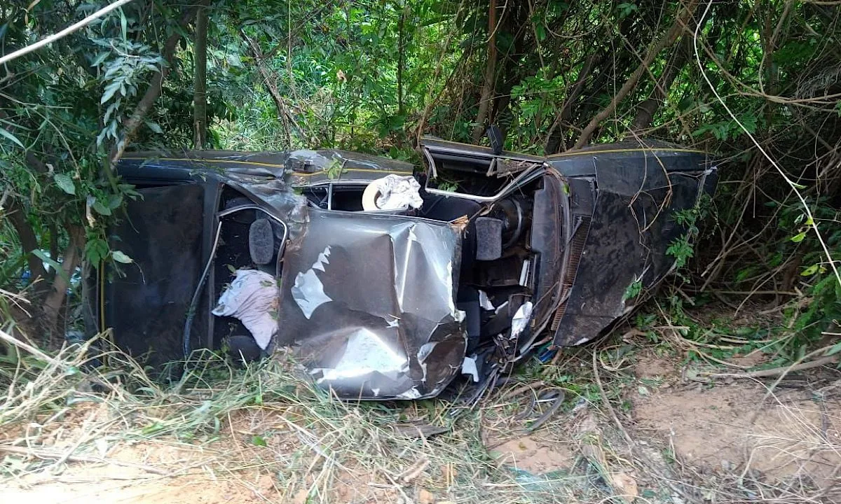 Capotamento de automóvel deixa homem morto Portal Gerais