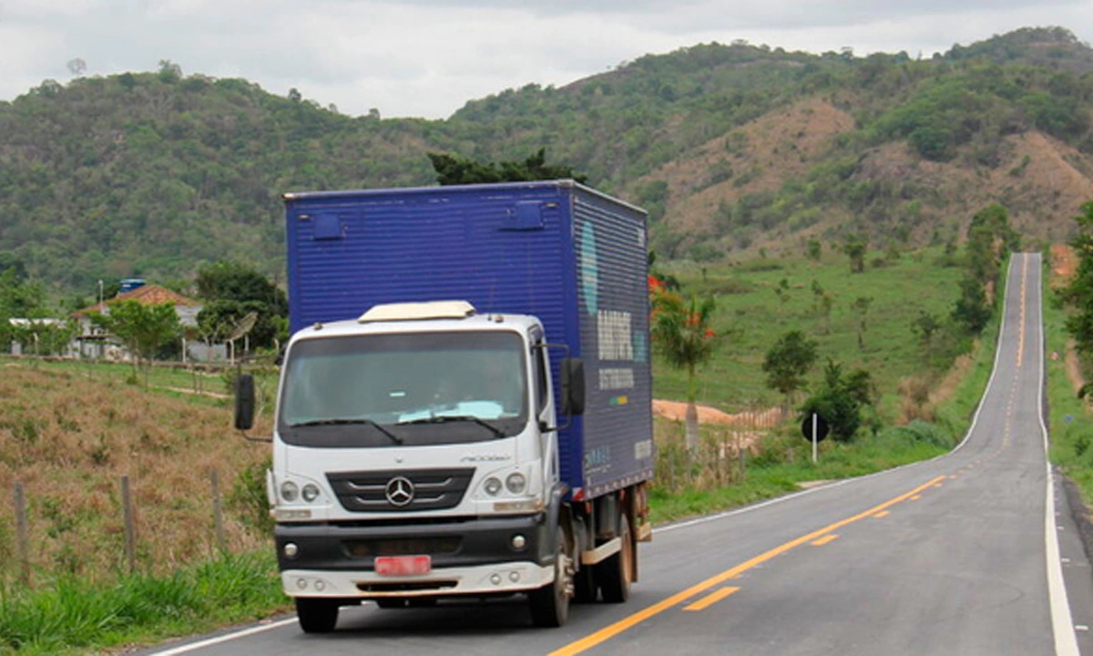 Caminhões não poderão circular em rodovias de MG no feriado da Semana