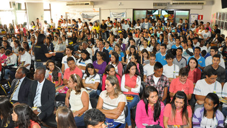 Alunos de escolas de Divinópolis acompanha debate sobre Consciência Negra