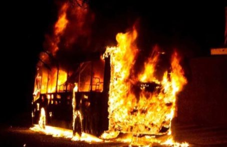 ônibus é incendiado em Formiga