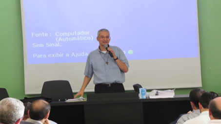 Cônego Lauro esteve presente na reunião do clero de Divinópolis