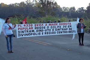 Os sindicalistas também foram para a rodovia (Foto: Divulgação)