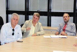 O vice-prefeito Rodrigo Rezende também participou da reunião com o deputado e com o secretário (Foto: Divulgação)