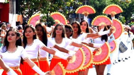 Desfile aniversário de Divinópolis