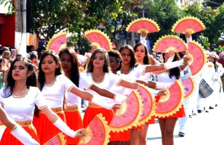 Desfile aniversário de Divinópolis