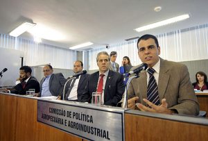 Carlos Lima (diretor executivo do Instituto Brasileiro da Cachça - Ibrac), Cristiano de Castro Lamêgo (presidente do Instituto Brasileiro da Cachaça - Ibrac),  Kalil Jabour (assessor da Superintendência de Tributação da Secretaria de Estado de Fazenda), Nozinho (deputado estadual PDT/MG), Fabiano Tolentino (deputado estadual PPS/MG)