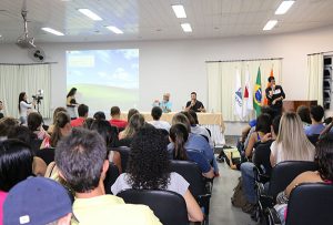 Alunos e professores participaram da palestra (Foto: Divulgação)