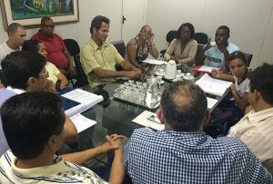 Moradores se reuniram com representantes da prefeitura (Foto: Gabriela Alvarenga/PMD)