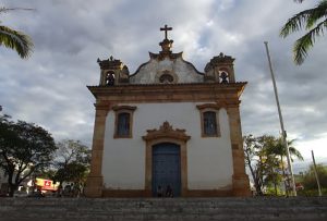 A paróquia alegou que o padre estava passando mal no dia da cerimônia (Foto: Divulgação)