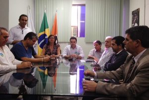 A proposta foi anunciada pelo prefeito e pela presidente do Sintram (Foto: Diego Henrique)