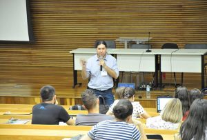 Ele recebeu o prêmio durante encontro regional de química (Foto: Divulgação)