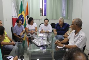 A lei foi sancionada na presença de representantes do Sintram (Foto: Divulgação/PMD)