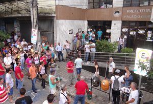 Escadaria foi lavada com sal grosso (Foto: Divulgação/Sintram)