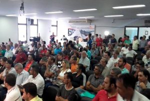 Cerca de 200 pessoas participaram da audiência (Foto: Douglas Fernandes)