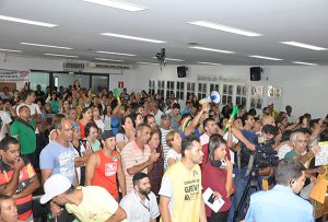 Os servidores acompanharam a votação (Foto: Moreno Machado/CMD)