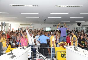 Cerca de 500 servidores acompanharam a reunião da Câmara (Foto: Moreno Machado/CMD)