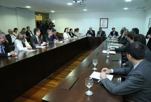 Vladimir integrou a comitiva com mais de 20 prefeito (Foto: Divulgação)