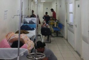 Pacientes aguardam na unidade por vagas hospitalares (Foto: Divulgação)