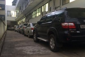 As duas garagens da Câmara também são utilizadas para estacionar carros oficiais e particulares (Foto: Amanda Quintiliano)