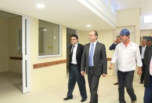 A visita começou pelo Hospital Público (Foto: Divulgação/MS)