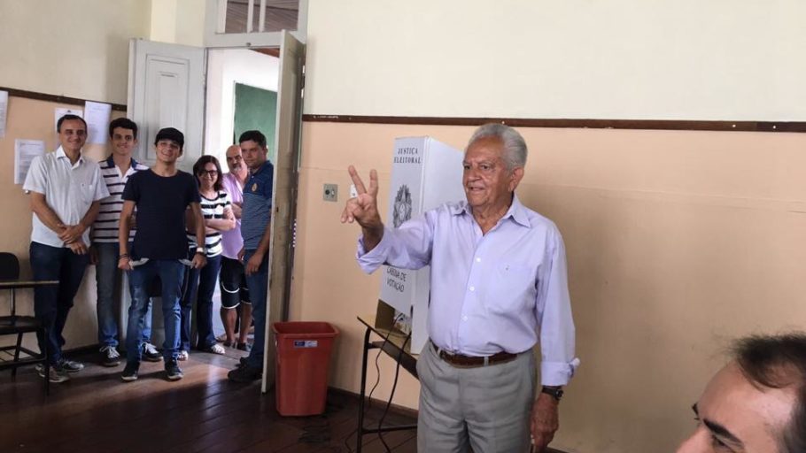 Galileu Machado vota em Divinópolis