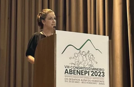 Doutora Ana Elisa Ribeiro Fernandes no Congresso da Abenepi. (Foto: divulgação).