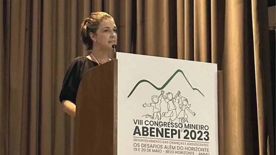 Doutora Ana Elisa Ribeiro Fernandes no Congresso da Abenepi. (Foto: divulgação).