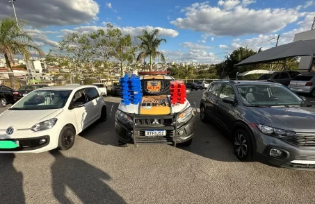 barras de maconha apreendidas em um carro na br 494