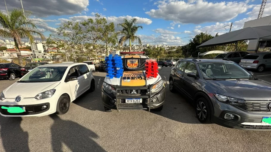 barras de maconha apreendidas em um carro na br 494