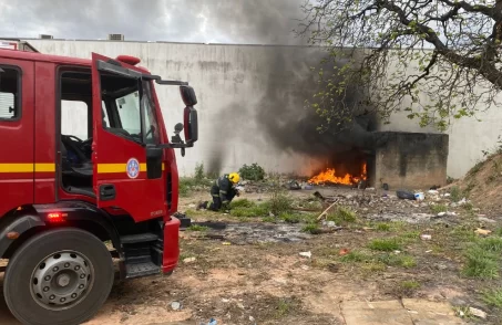 corpo carbonizado é encontrado em cômodo que pegou fogo em divinópolis