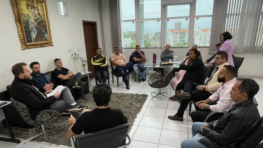 Vereadores de Divinópolis participaram de reunião sobre a greve dos motoristas do transporte coletivo (Foto: Divulgação/Câmara Divinópolis)