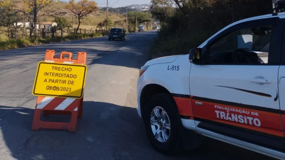 interdição de via em divinópolis