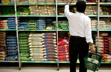Valor da cesta básica tem nova queda nos supermercados