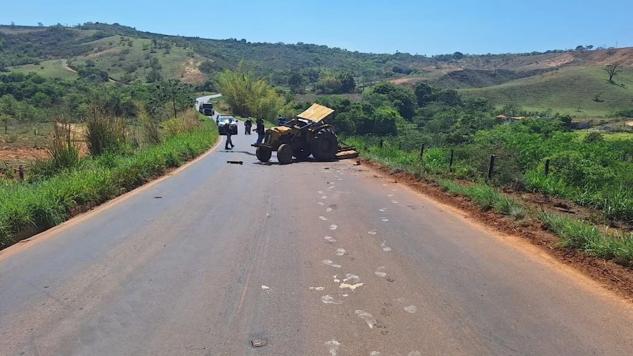 Homem morre ao capotar trator em Bambuí