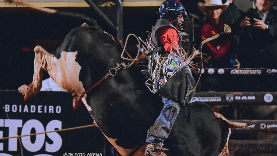 Campeão em Barretos, jovem peão planeja competir nos EUA - Portal Gerais