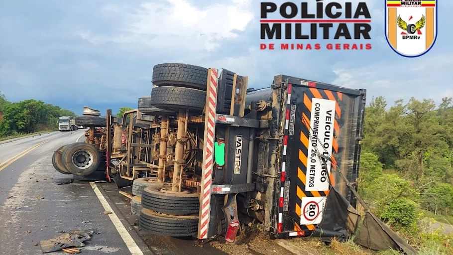 Acidente entre carretas deixa um morto na BR-354