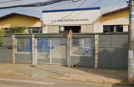 Bomba arremessada em escola de Lagoa da Prata deixa professora ferida