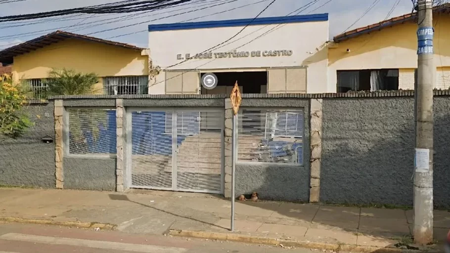 Bomba arremessada em escola de Lagoa da Prata deixa professora ferida