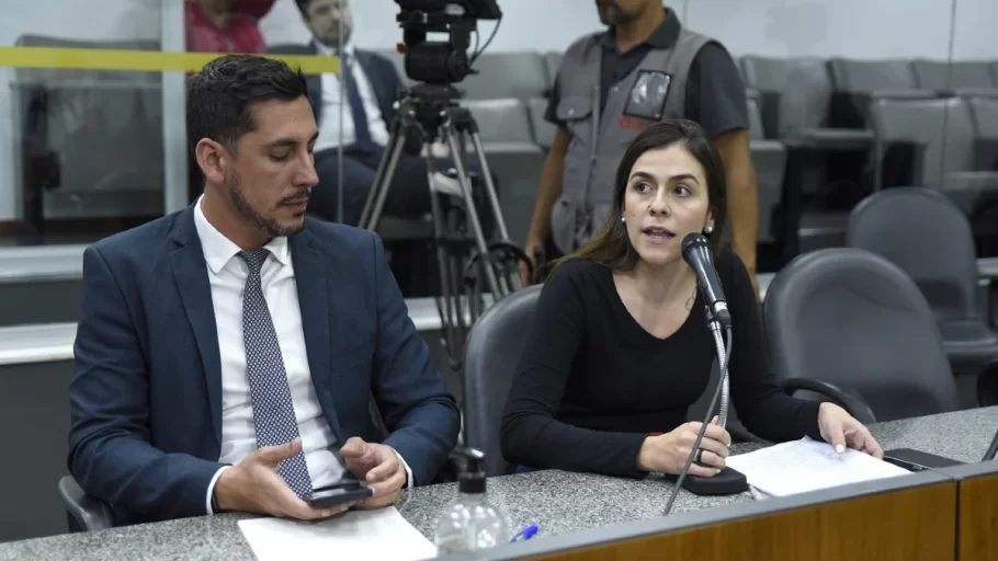 Lohanna e Lucas pedem renovação da frota do samu