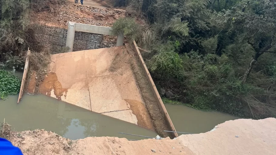 ponte em igarantiga desaba