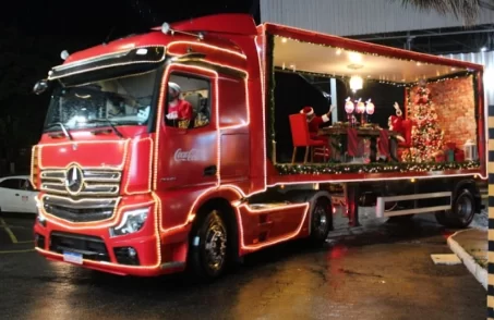 Divinópolis se ilumina com a Caravana de Natal da Coca Cola