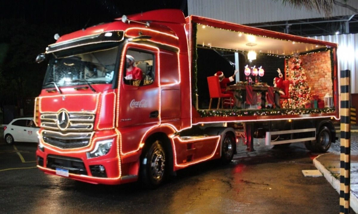 Caminhão de Natal Coca Cola com luz : : Brinquedos e