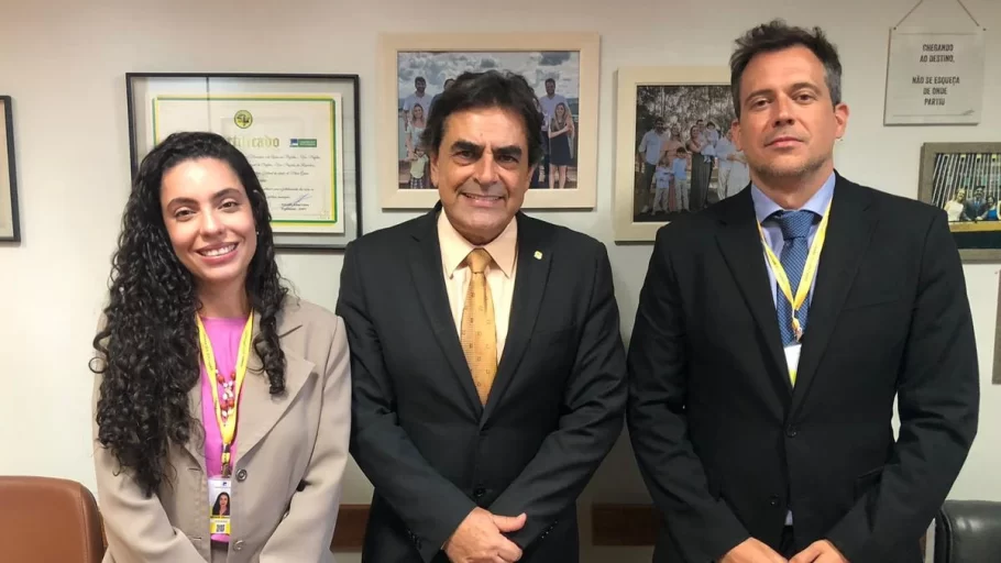 voos da azul em divinópolis deputado se reúne com representantes