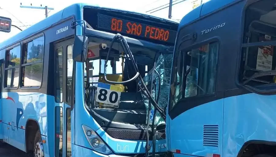 Veículos bateram de frente. (Foto: Reprodução Redes Sociais)