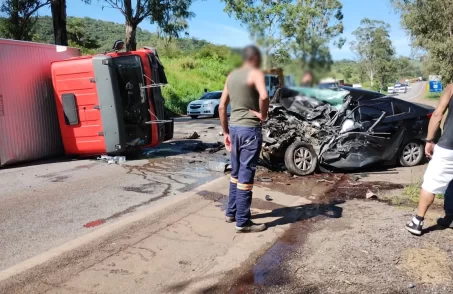 acidente interdita MG-050 entre itaúna e azurita