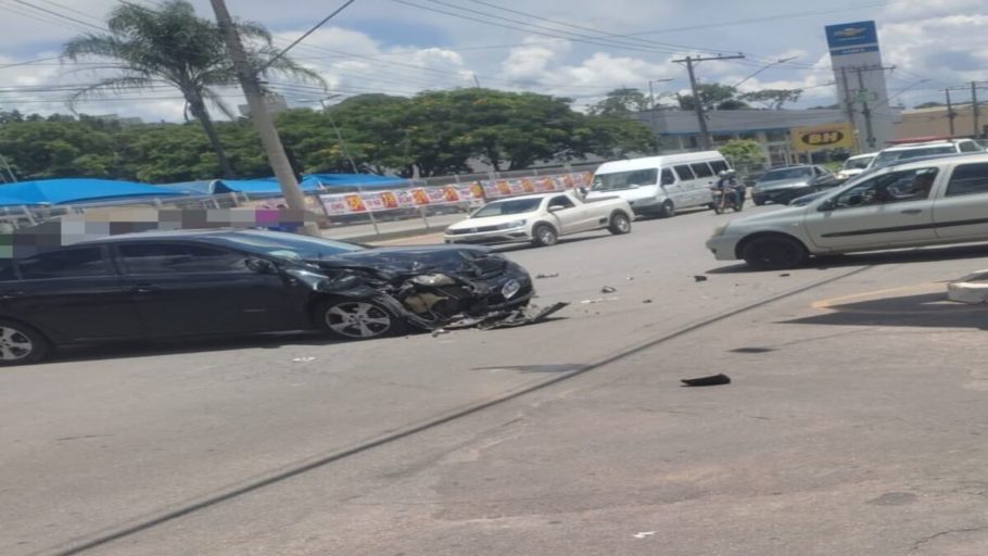 Idosa fica ferida em acidente (Foto: Rede Sociais)