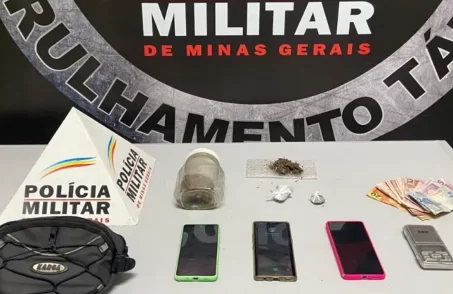 Polícia prende suspeito de tráfico de drogas e receptação em Itaúna. (Foto: Divulgação PMMG)