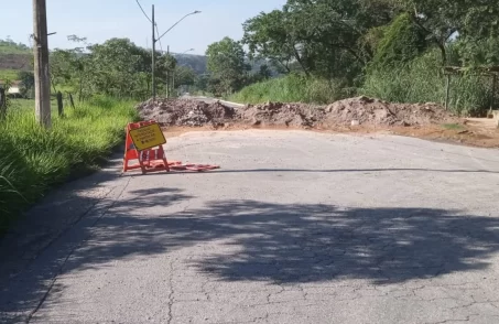 obras da magalhães pinto paradas